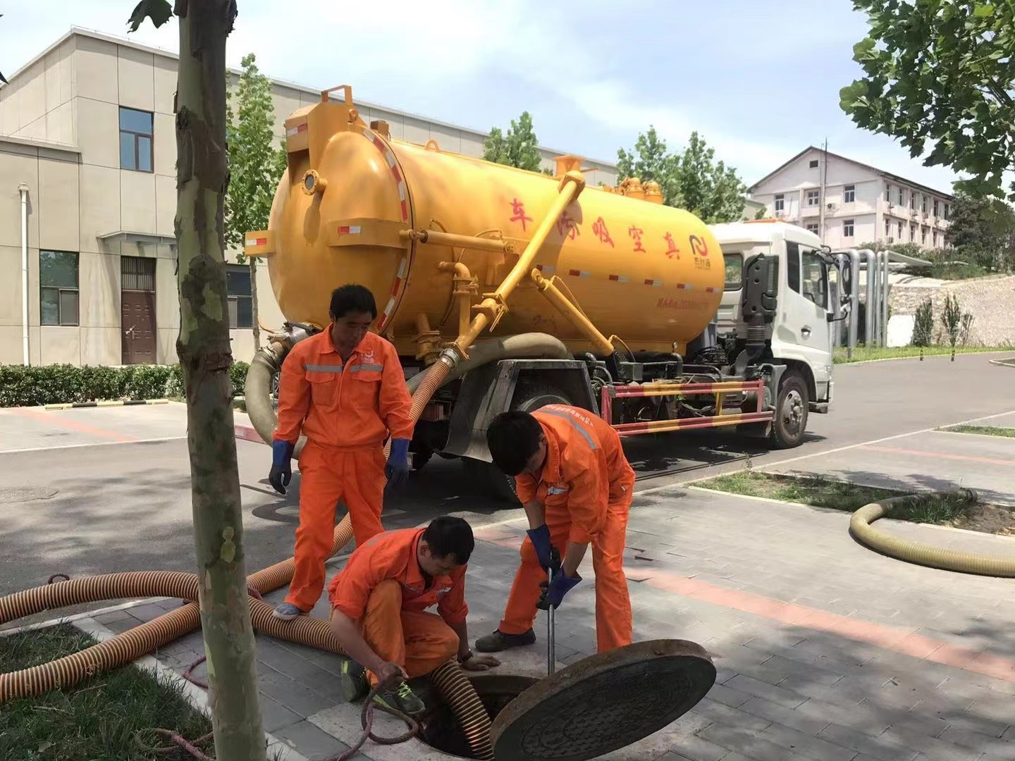 大冶化粪池清理与5-8吨吸粪车施工效率分析